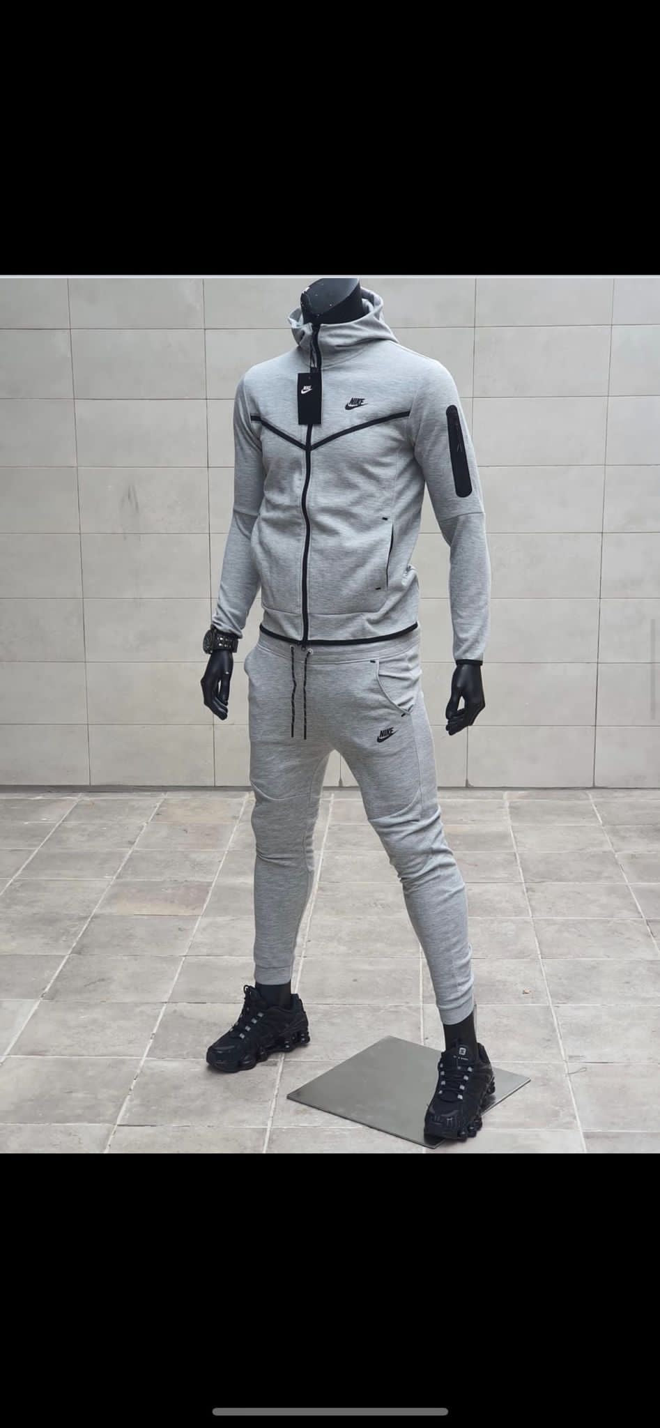 Tech Fleece Gris