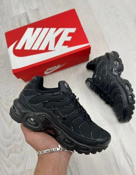 NIKE TN NEGRAS MÁXIMA CALIDAD